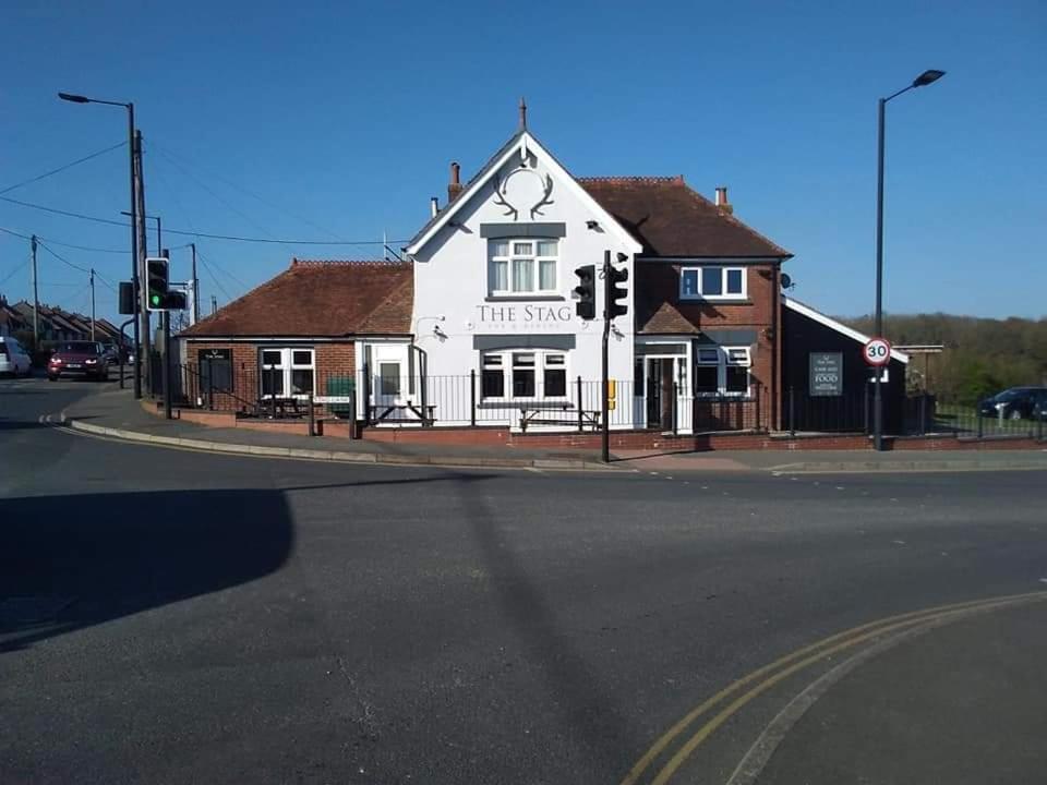 The Stag Hotel Northwood  Exterior foto